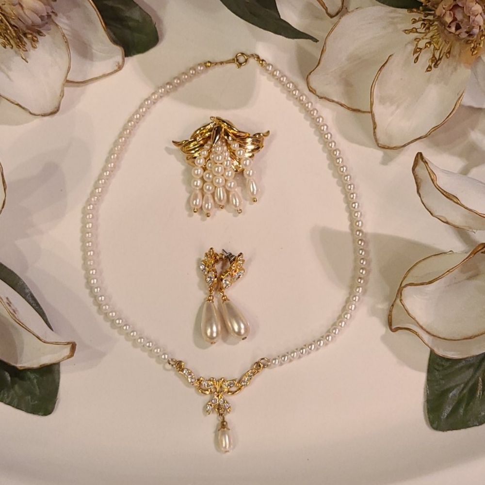 Pearls & Gold Necklace/Earrings/Brooch 3 Pc Bundle